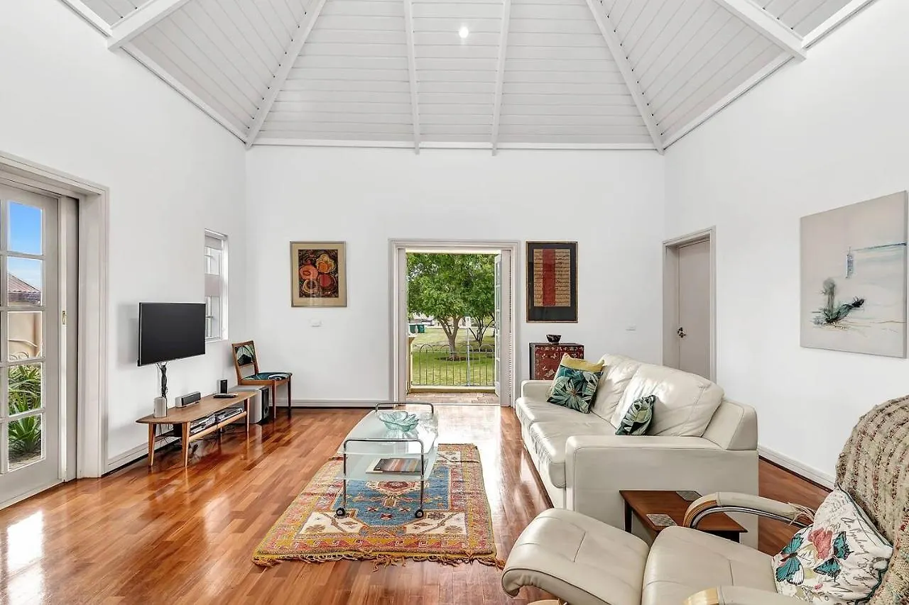 Time And Tide Beach Cottage On The Esplanade Adelaide Holiday home
